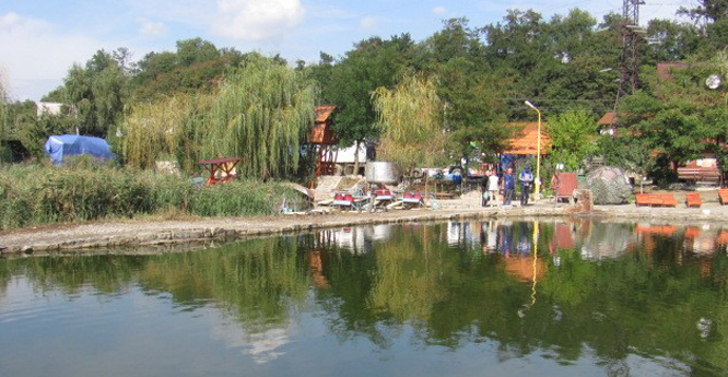 Collapsed mine tourist attraction