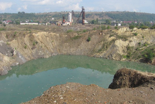 Sinkhole mine 7