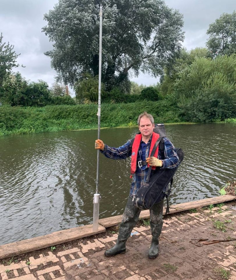 Testing out the sediment gear in the River Tone