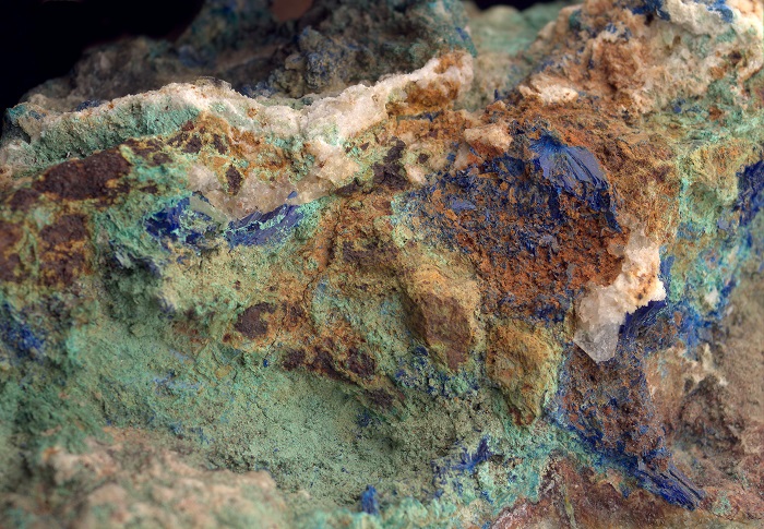Mineral specimen of linarite, Leadhills, Lanarkshire. P521533