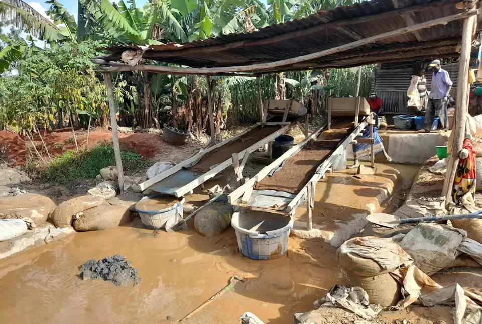 Gold mining activities (milled ore washing and sluicing) and community drinking water downslope of ASGM activities. © Maureene Auma Ondayo.