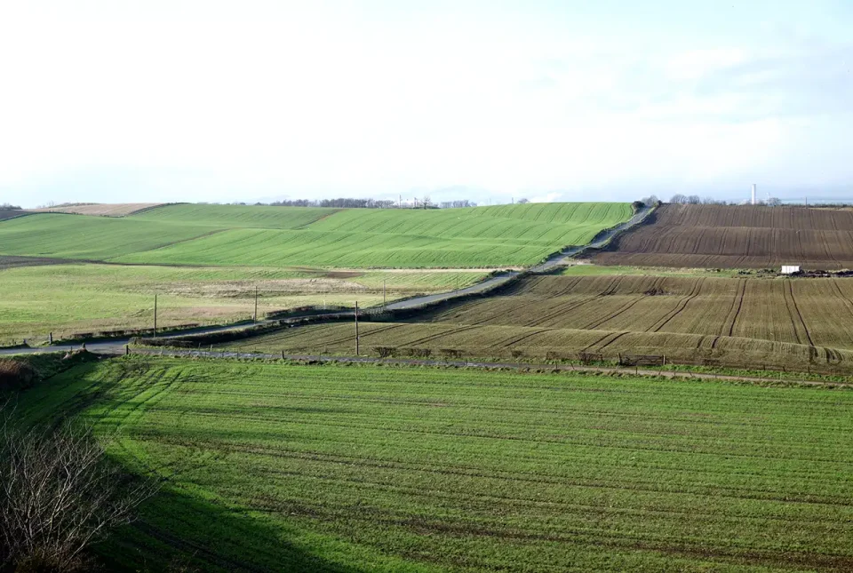 Glaciofluvial deposits give rise to light soils that are good for arable farming, as seen here near Linlithgow, West Lothian, Scotland. BGS © UKRI.